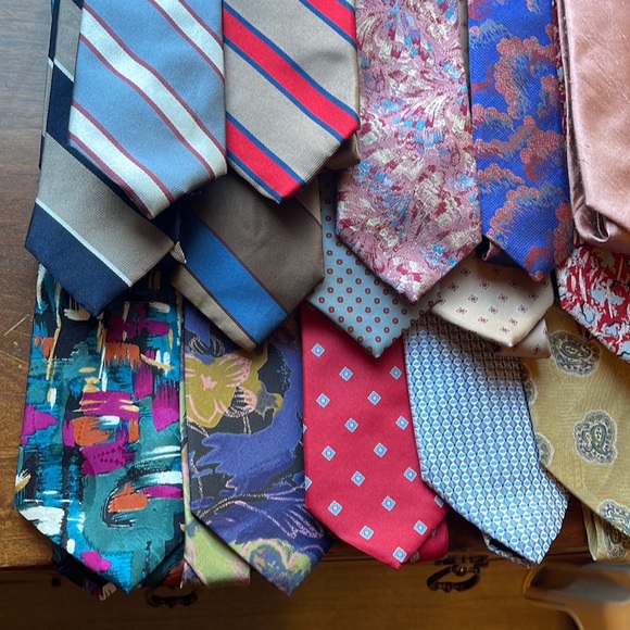 Lot of 28 Vintage Neckties Silk Variety Stripes Patterns Abstract 80s 90s Bundle - Picture 2 of 12